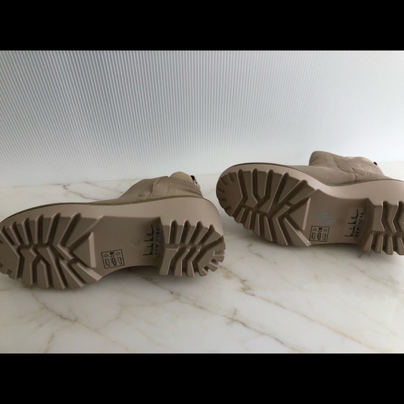 Nicole Miller Tan Ankle Booties // NEW - Picture 6 of 7